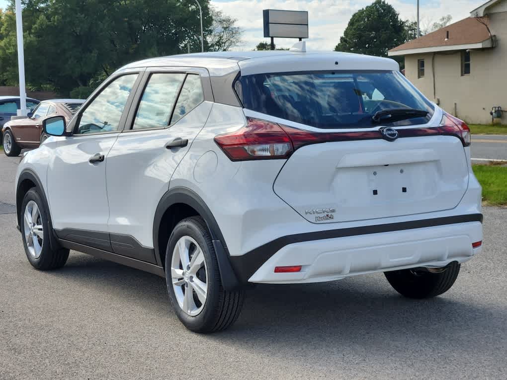 2025 Nissan Kicks Play S photo 2
