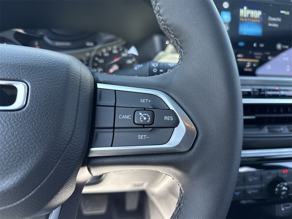 2025 Jeep Compass Latitude photo 16