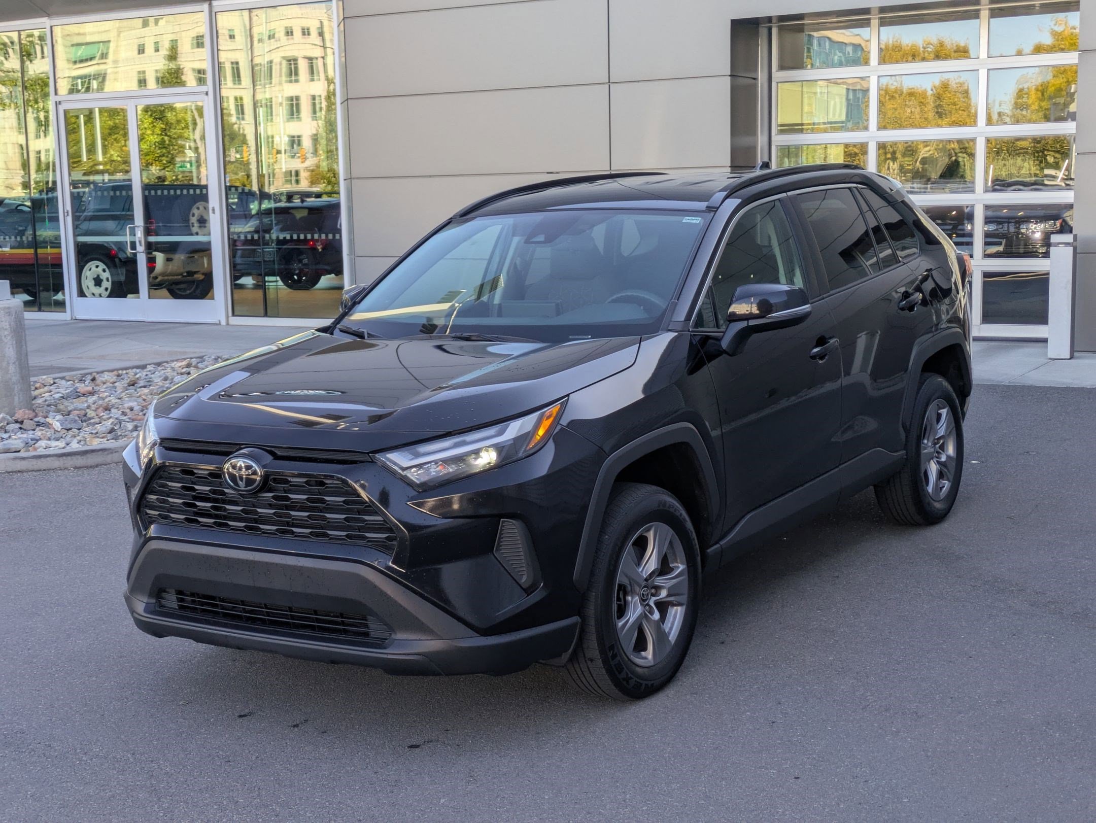2024 Toyota RAV4 XLE photo 8
