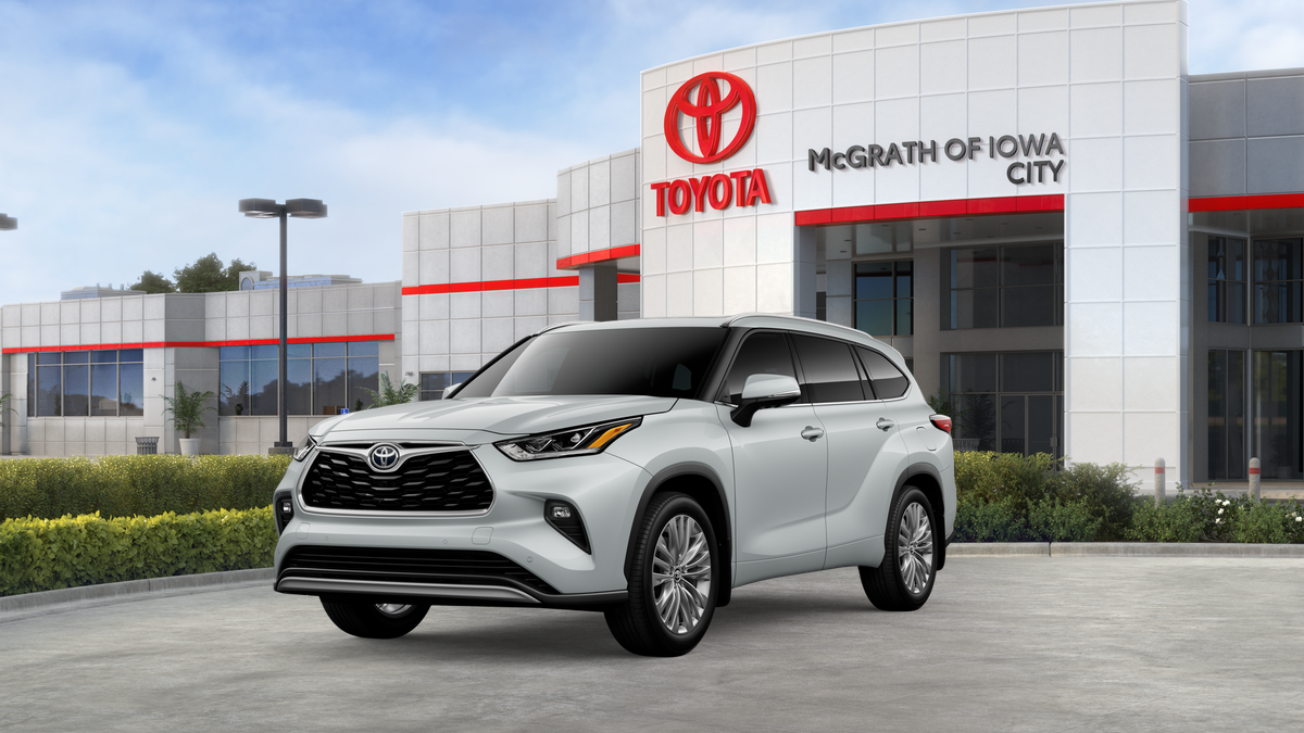 2026 Toyota Highlander Platinum's photo