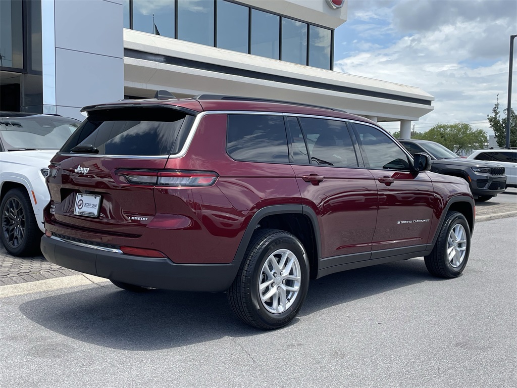 2025 Jeep Grand Cherokee Laredo photo 4