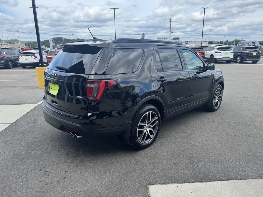 2018 Ford Explorer Sport photo 2