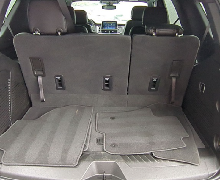 2022 Chevrolet Tahoe LT photo 2