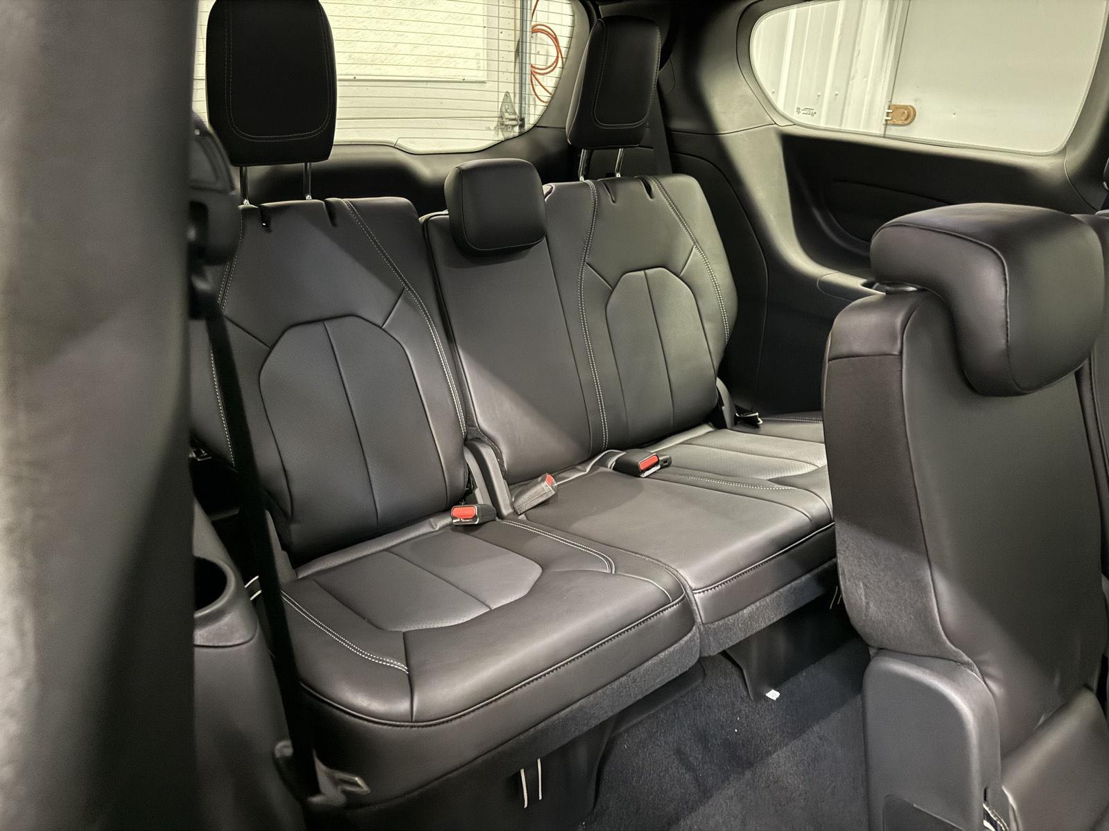 2026 Chrysler Pacifica photo 15