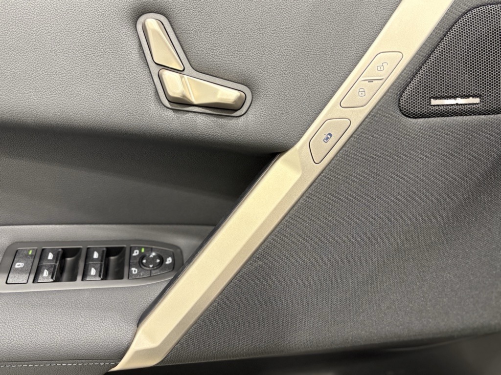 2025 Bmw iX photo 15