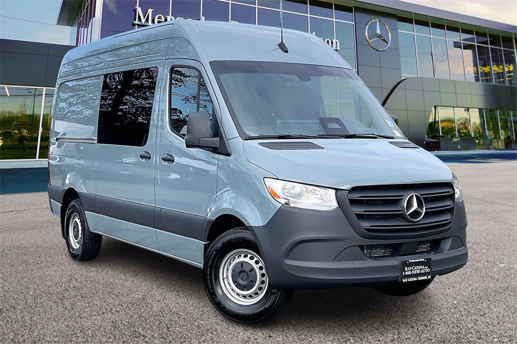 2025 Mercedes-Benz Sprinter Crew Van Base's photo