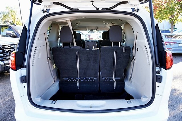 Certified Used 2022 White Chrysler LX image 11