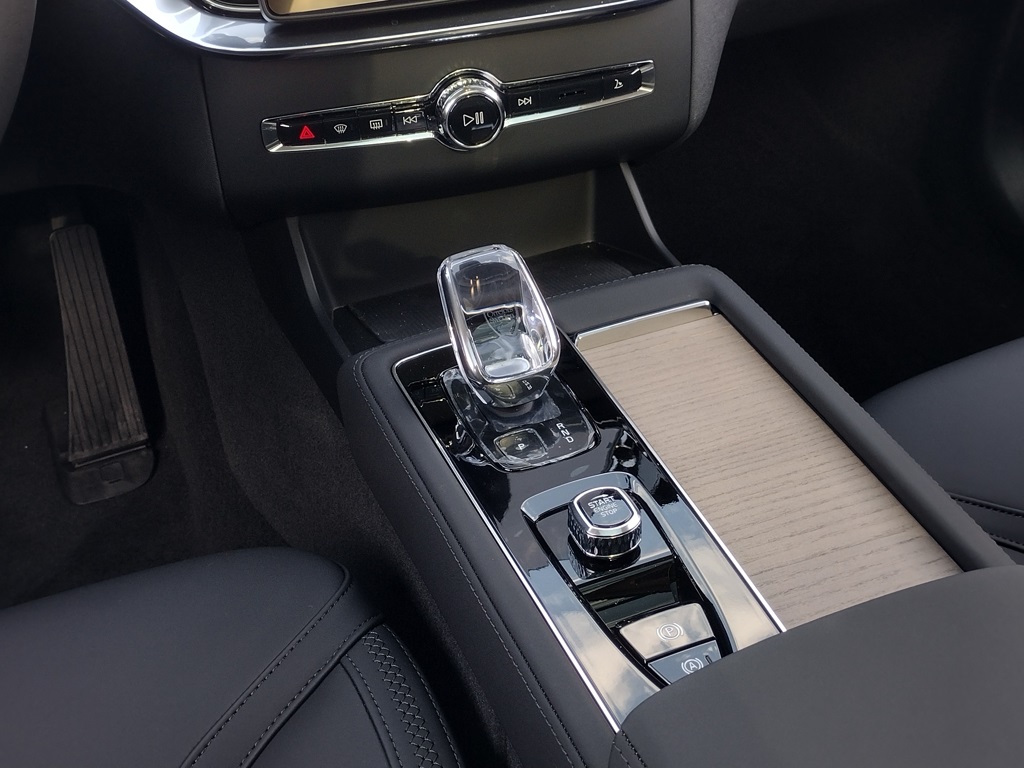 2025 VOLVO XC90 - Image 26