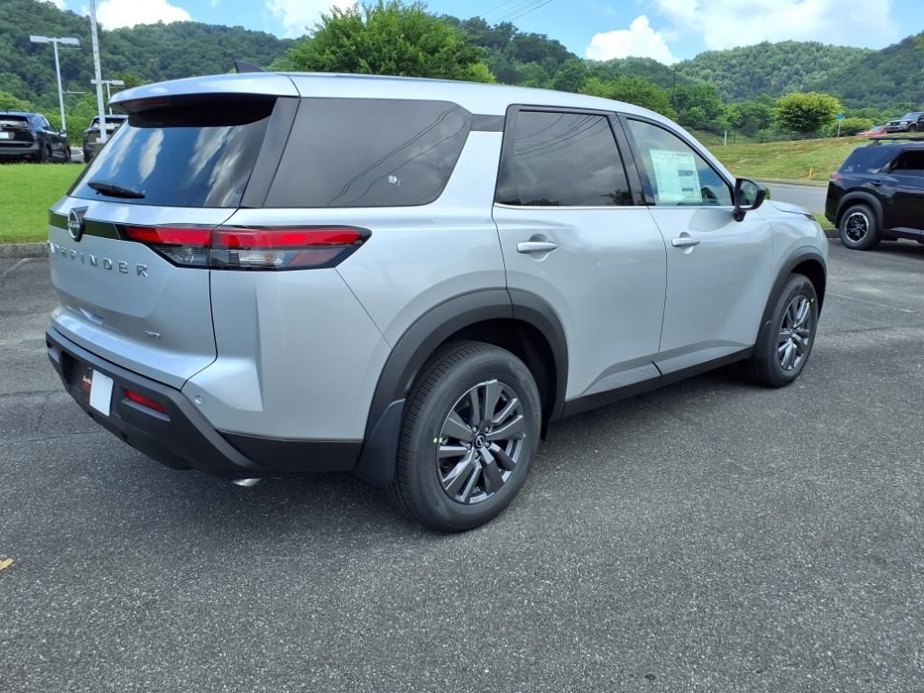 2025 Nissan Pathfinder S photo 3
