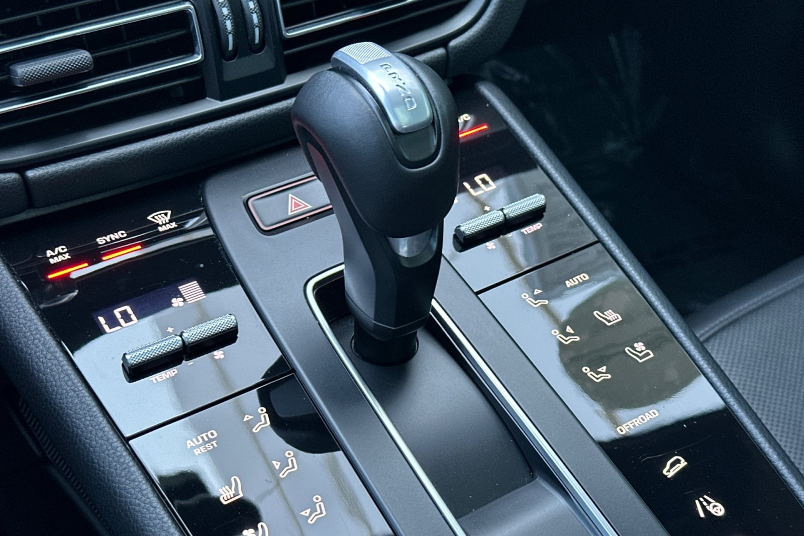 2023 Porsche Macan T photo 26