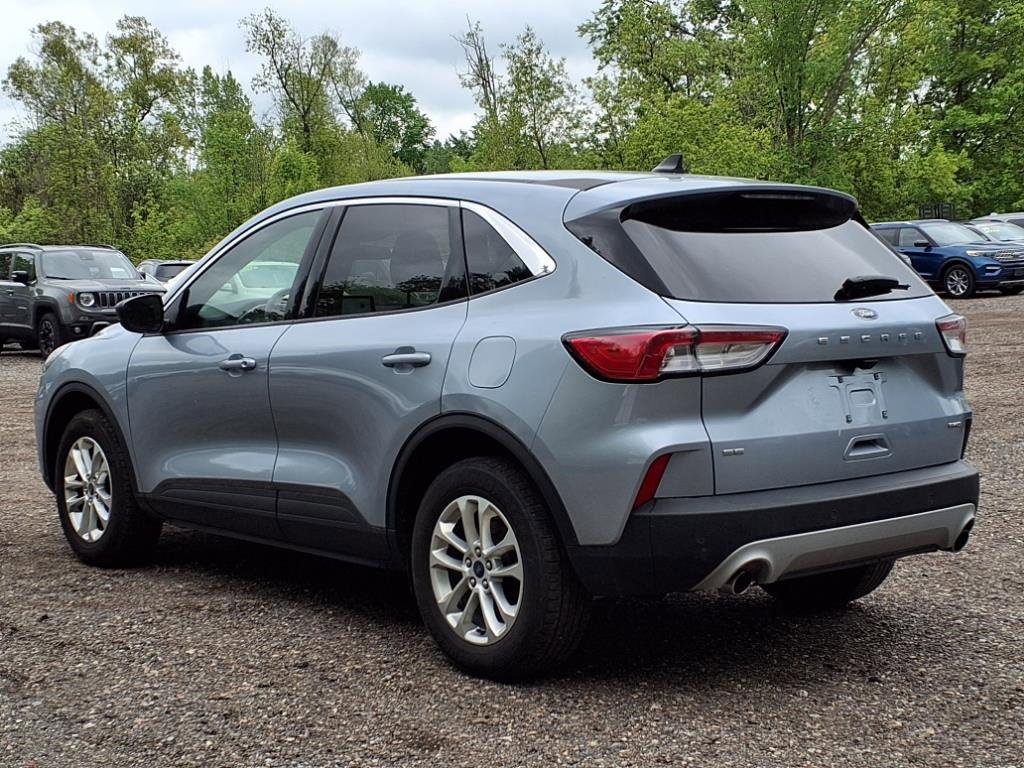 2022 Ford Escape SE photo 4