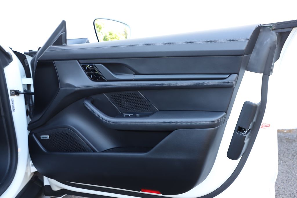 2020 Porsche Taycan Turbo photo 38