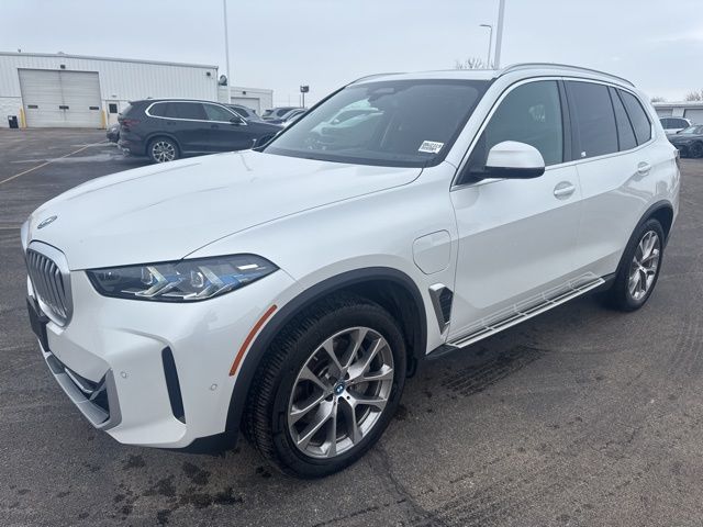 2024 BMW X5 50e's photo