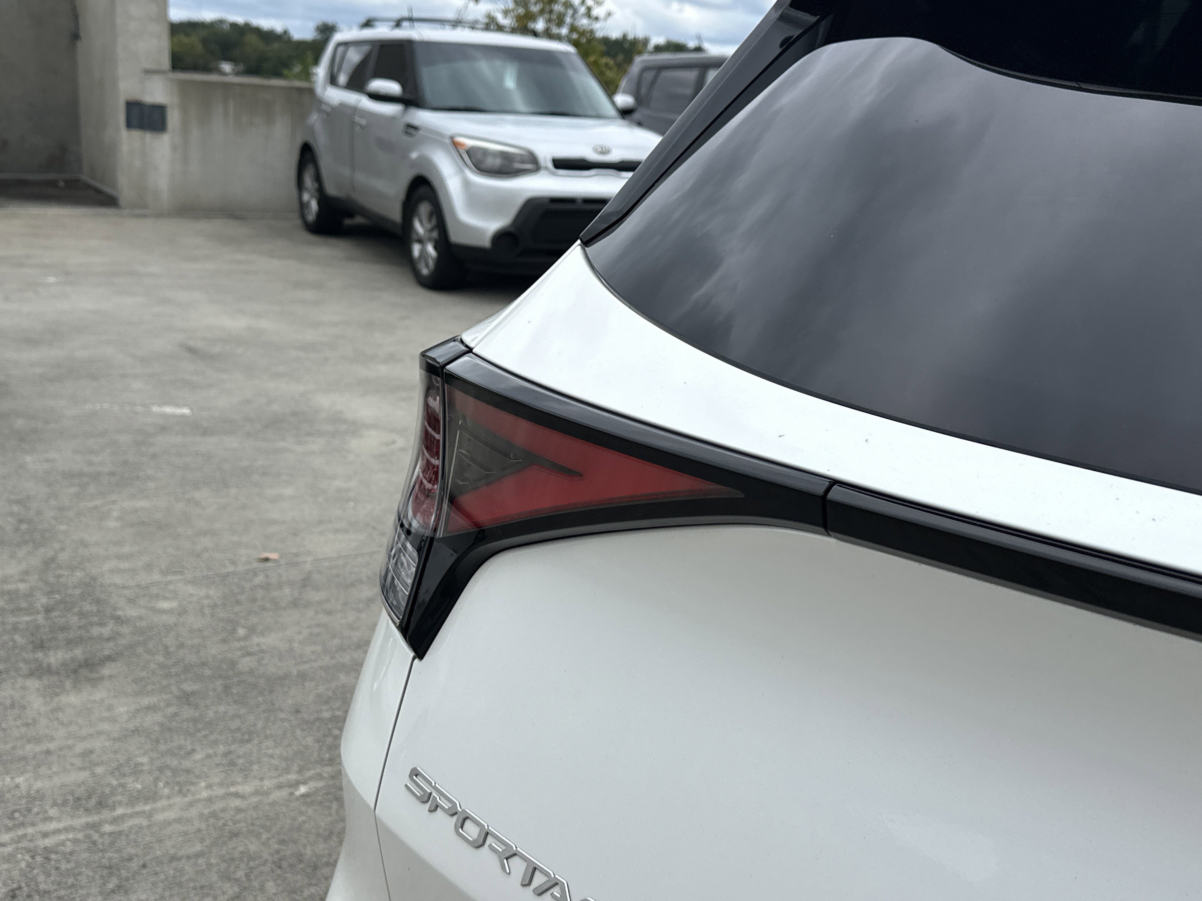 2023 Kia Sportage Plug-In Hybrid X-Line photo 4