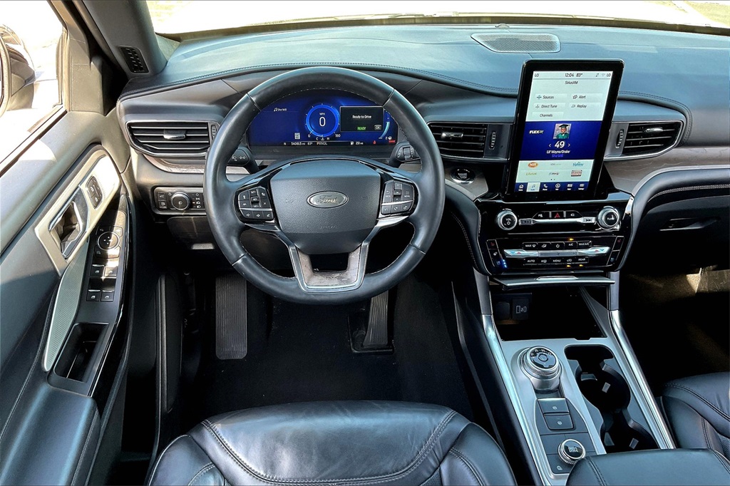 2023 Ford Explorer Platinum photo 3
