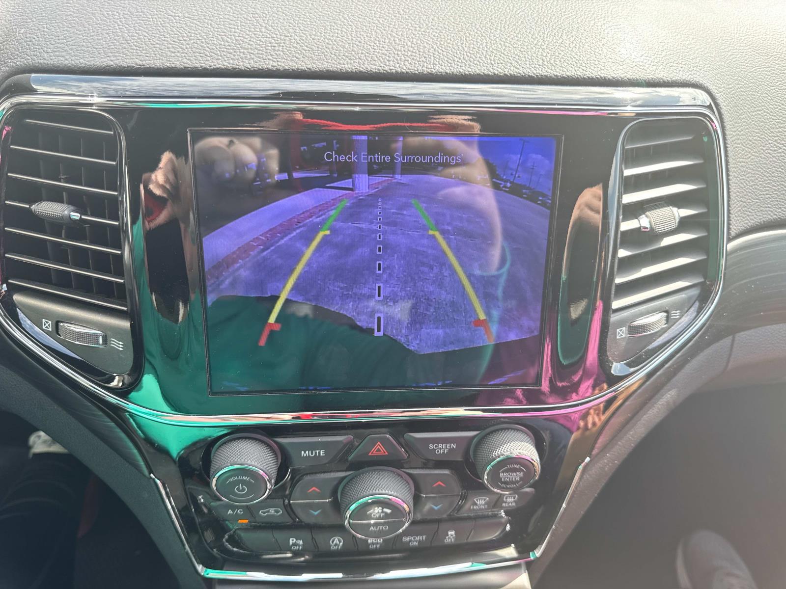 2021 Jeep Grand Cherokee Laredo X photo 24