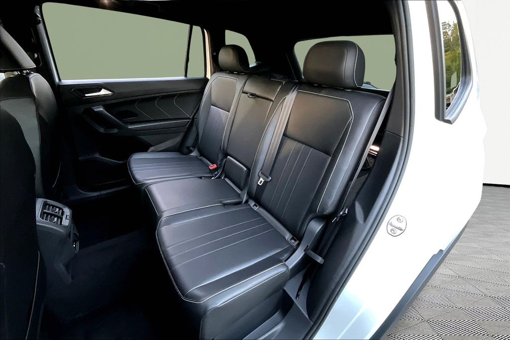 2022 Volkswagen Tiguan SE R-Line Black photo 12