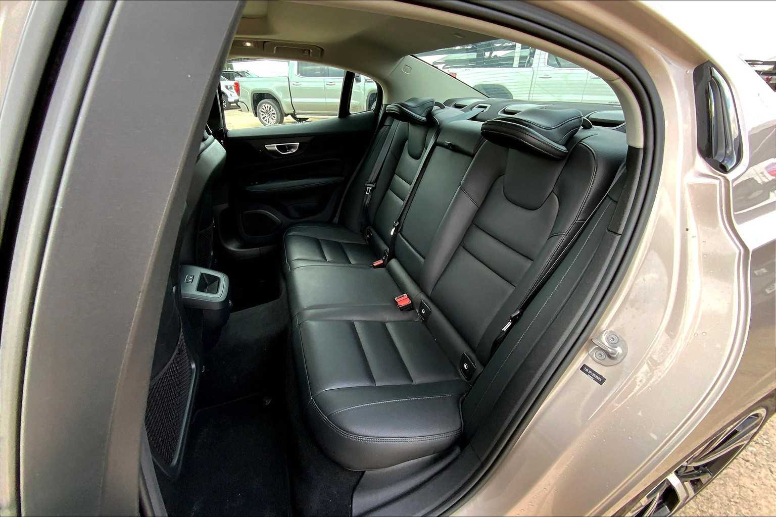 2024 Volvo S60 Plus photo 20