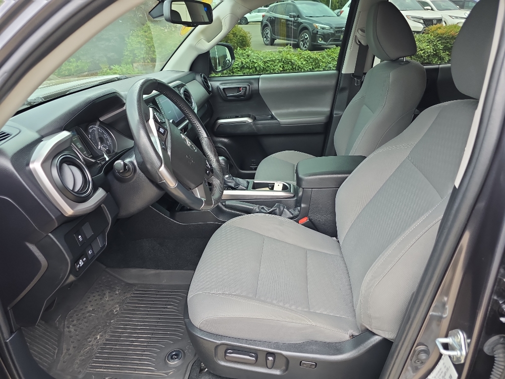 2022 Toyota Tacoma SR5 photo 14