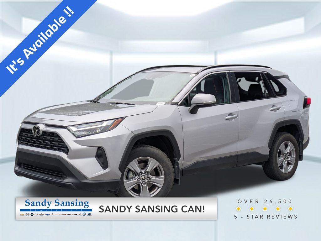 2024 Toyota RAV4 XLE's photo