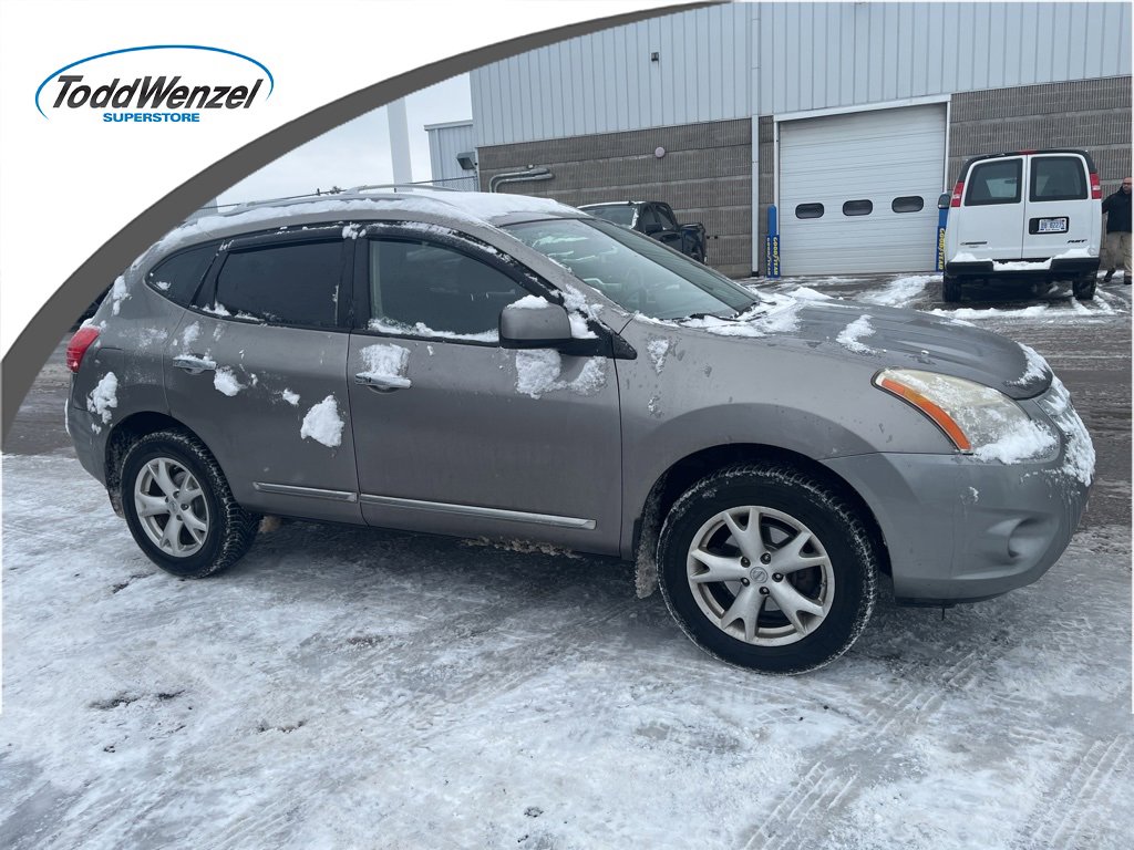 2011 Nissan Rogue SV's photo