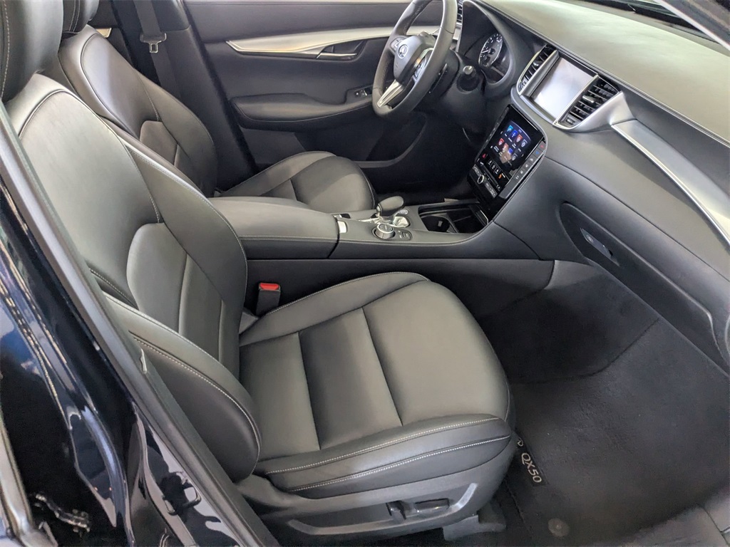 2019 Infiniti QX50 Luxe AWD photo 32