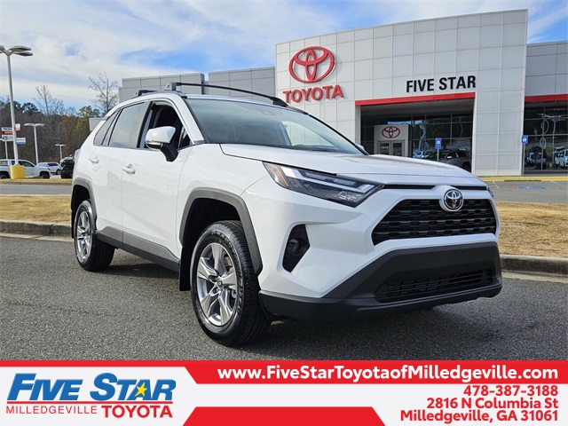 2025 Toyota RAV4 XLE's photo