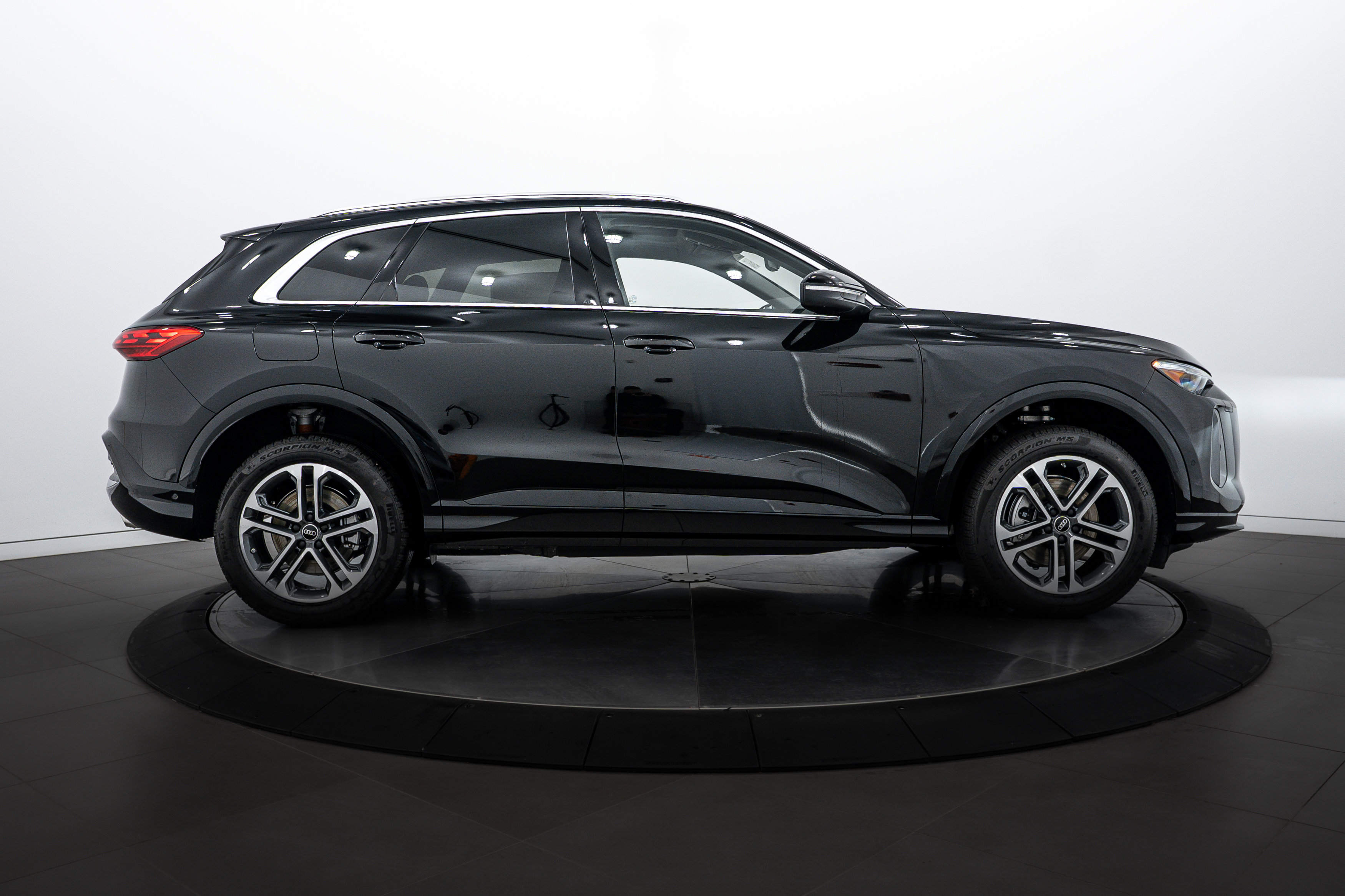 2025 Audi Q5 Premium Plus photo 3