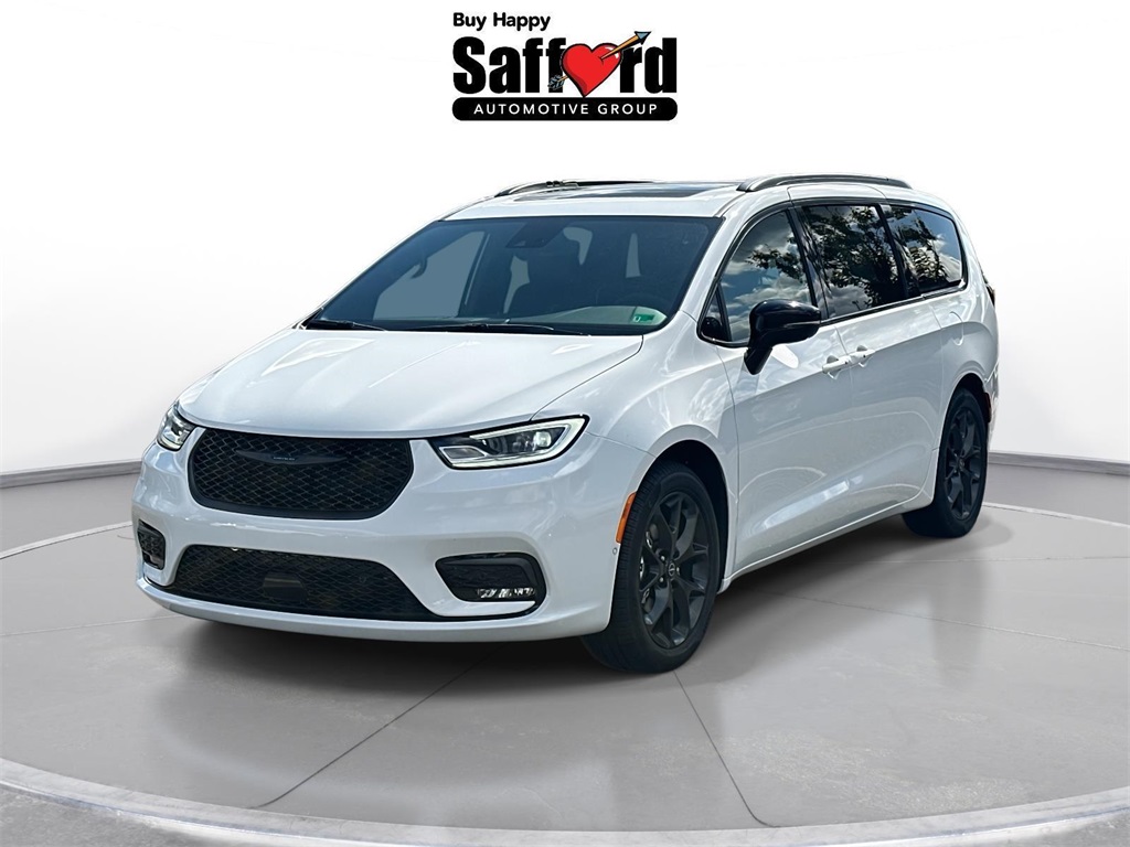 2026 Chrysler Pacifica Limited's photo