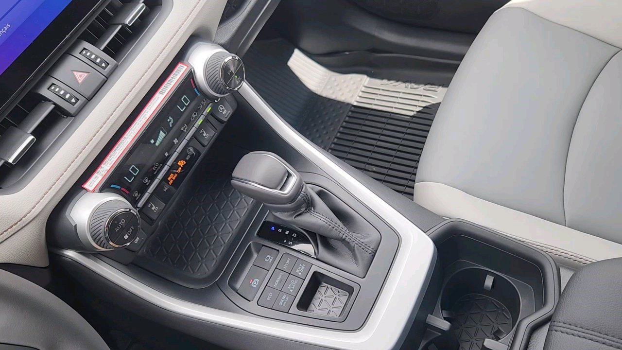 2025 Toyota RAV4 XLE Premium photo 25