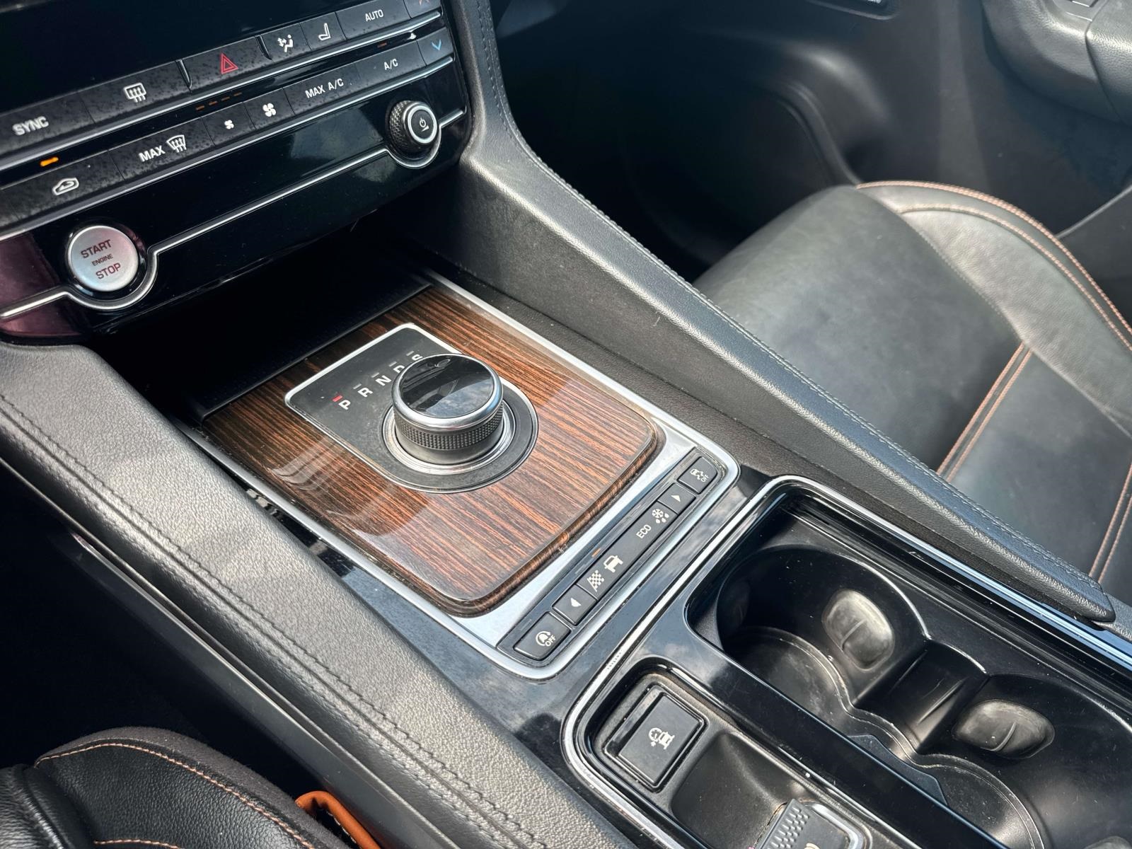 2020 Jaguar F-PACE Prestige photo 26