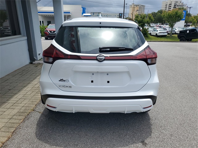 2025 Nissan Kicks Play S photo 2