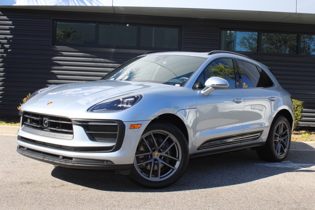 2025 Porsche Macan Base's photo