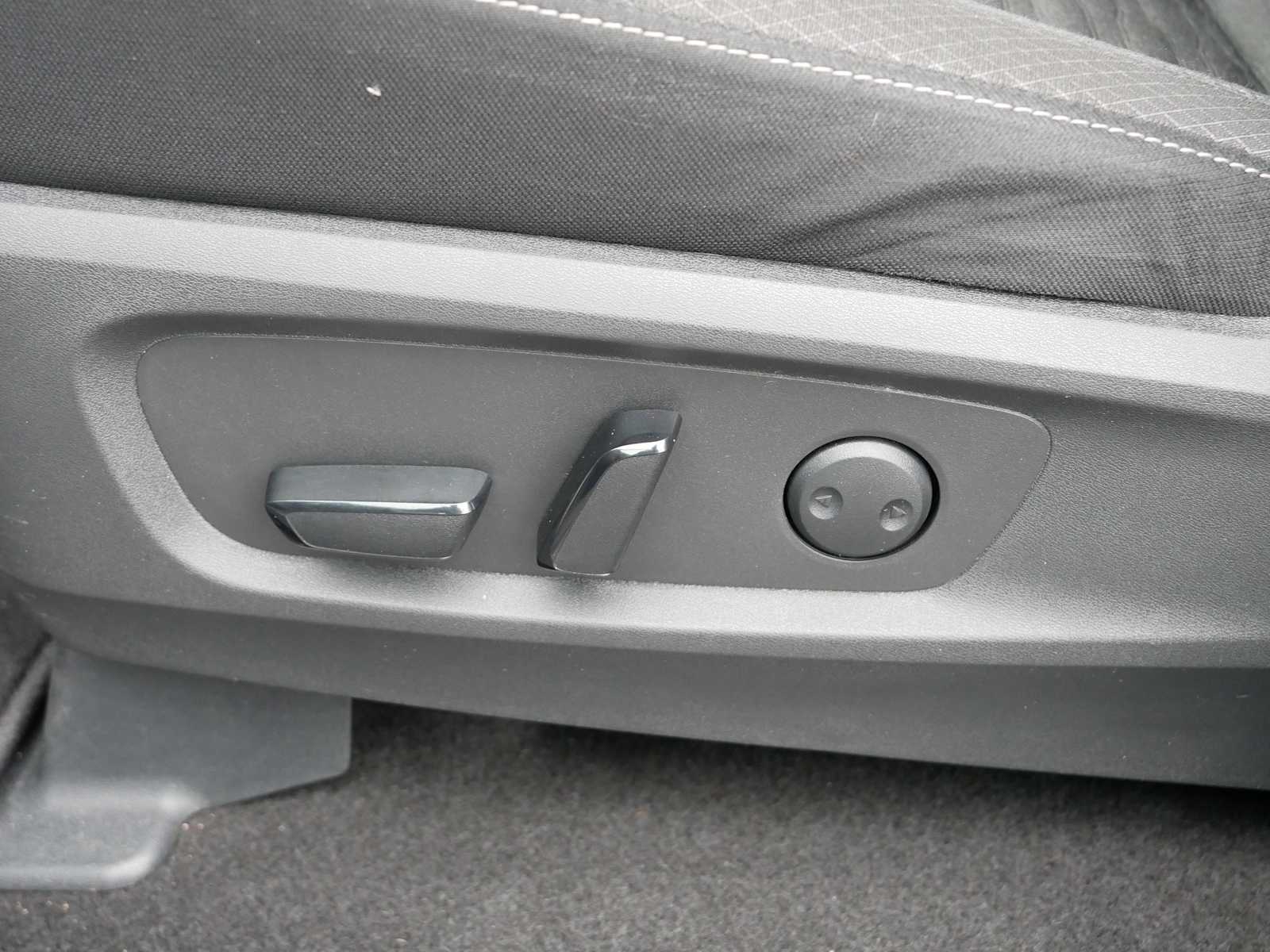 2023 Nissan Pathfinder SV photo 11