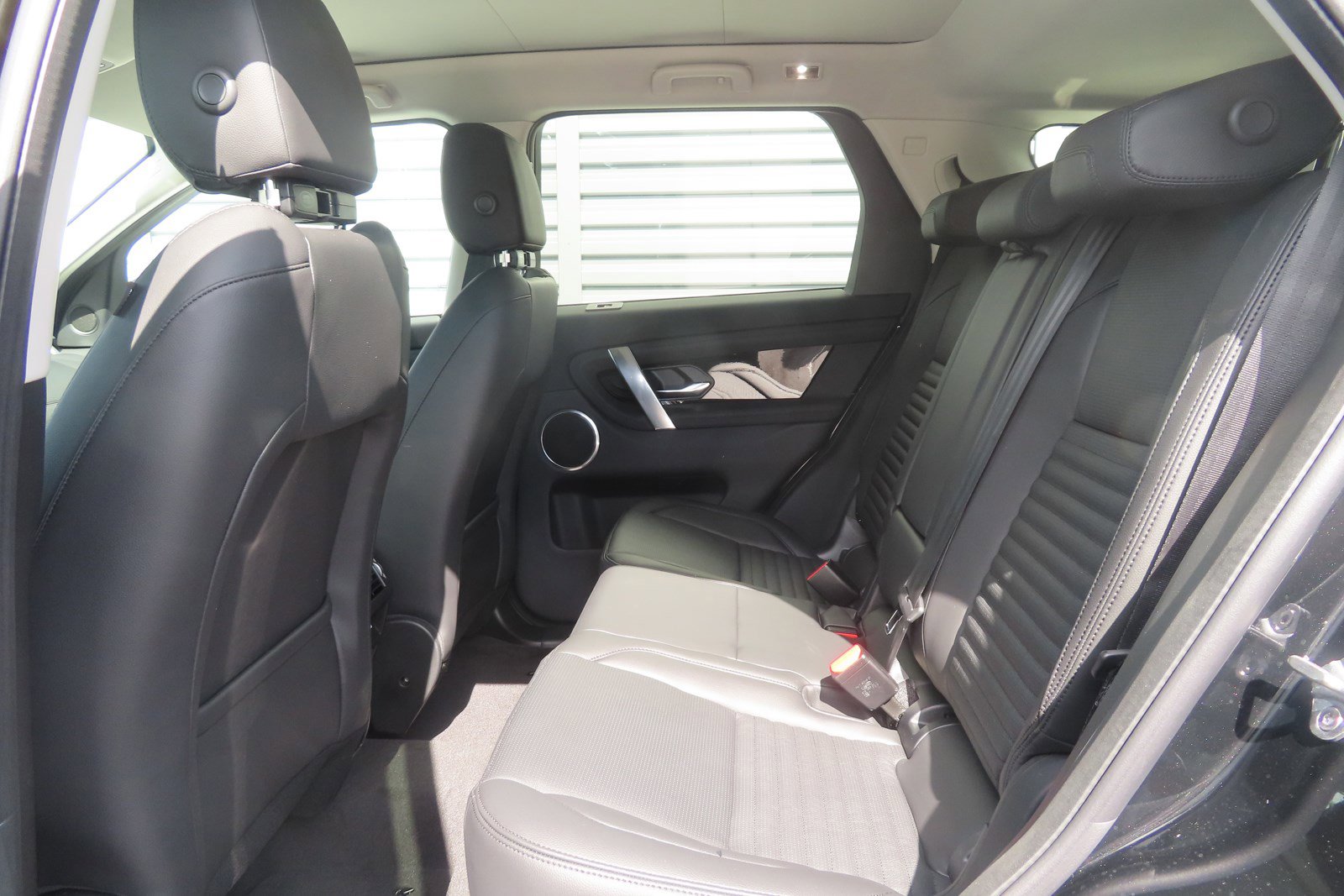 2023 Land Rover Discovery Sport S photo 6