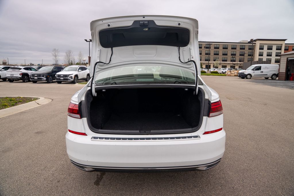 2021 Volkswagen Passat 2.0T SE photo 9