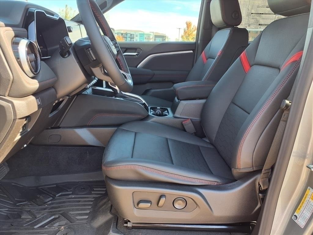 2026 Chevrolet Colorado Z71 photo 13