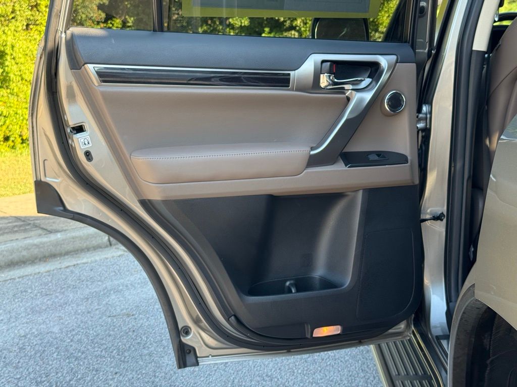 2023 Lexus GX 460 Luxury photo 23