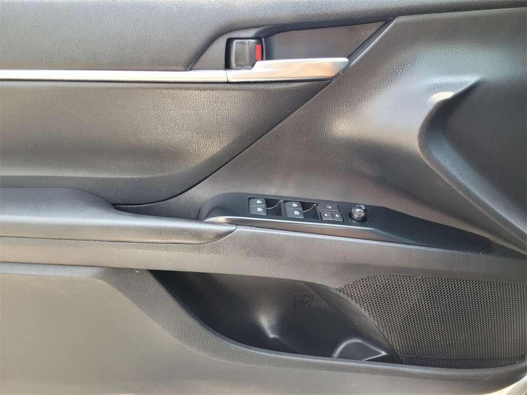 2020 Toyota Camry SE photo 20