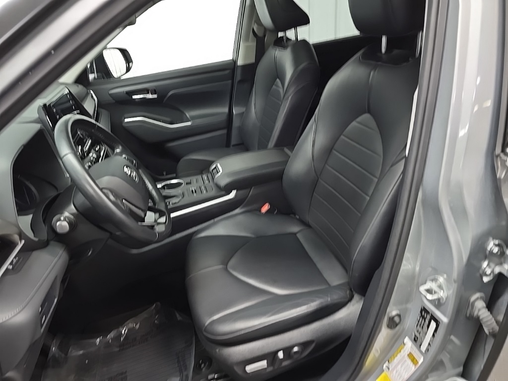 2021 Toyota Highlander XLE photo 28