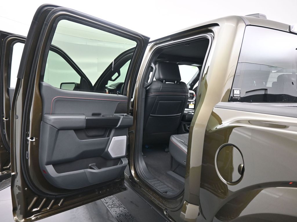 2025 Ford F-150 Raptor photo 17