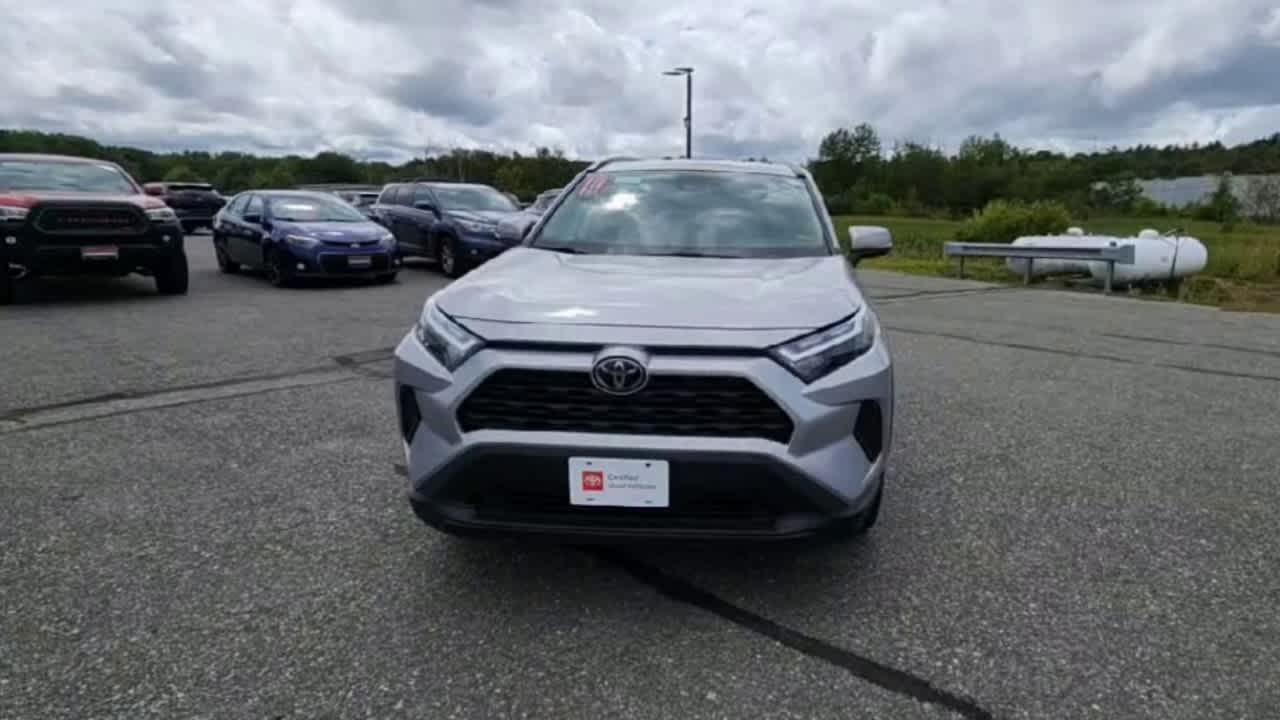 2024 Toyota RAV4 XLE photo 2