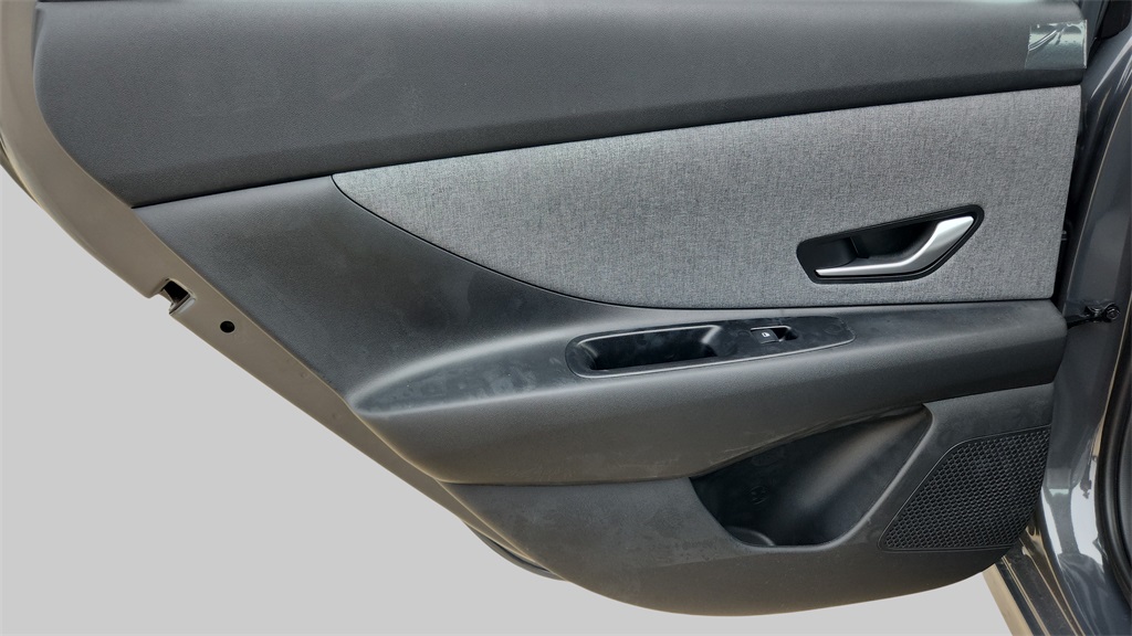 2025 Hyundai Elantra Limited photo 21