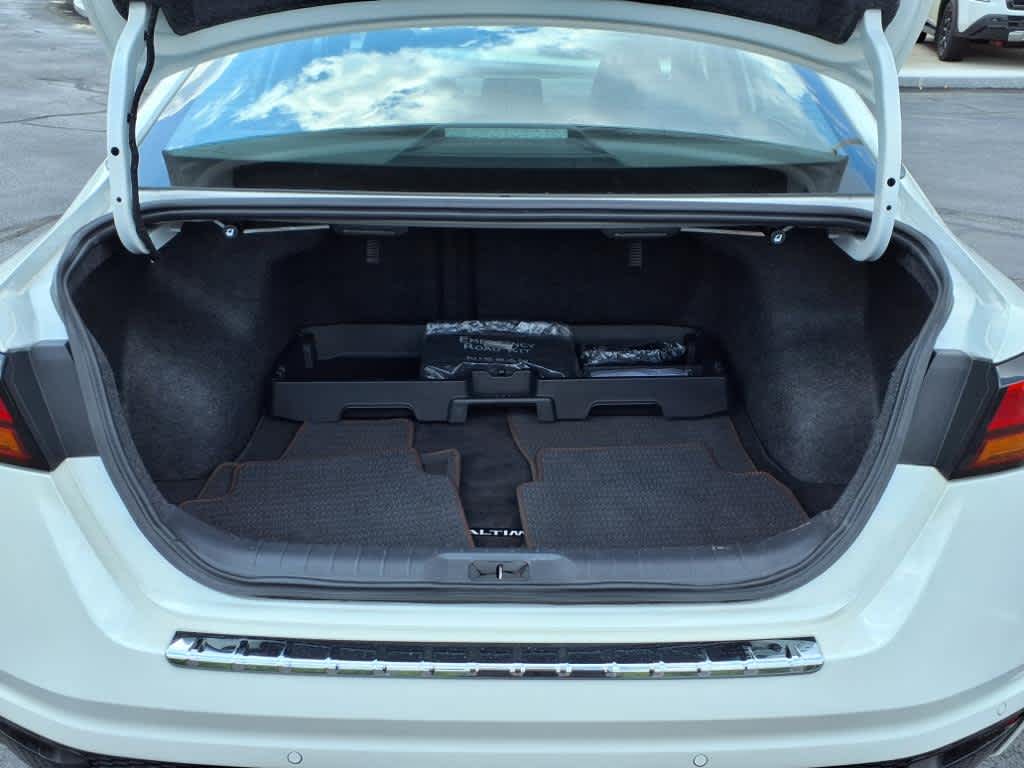 2022 Nissan Altima 2.5 SR photo 4