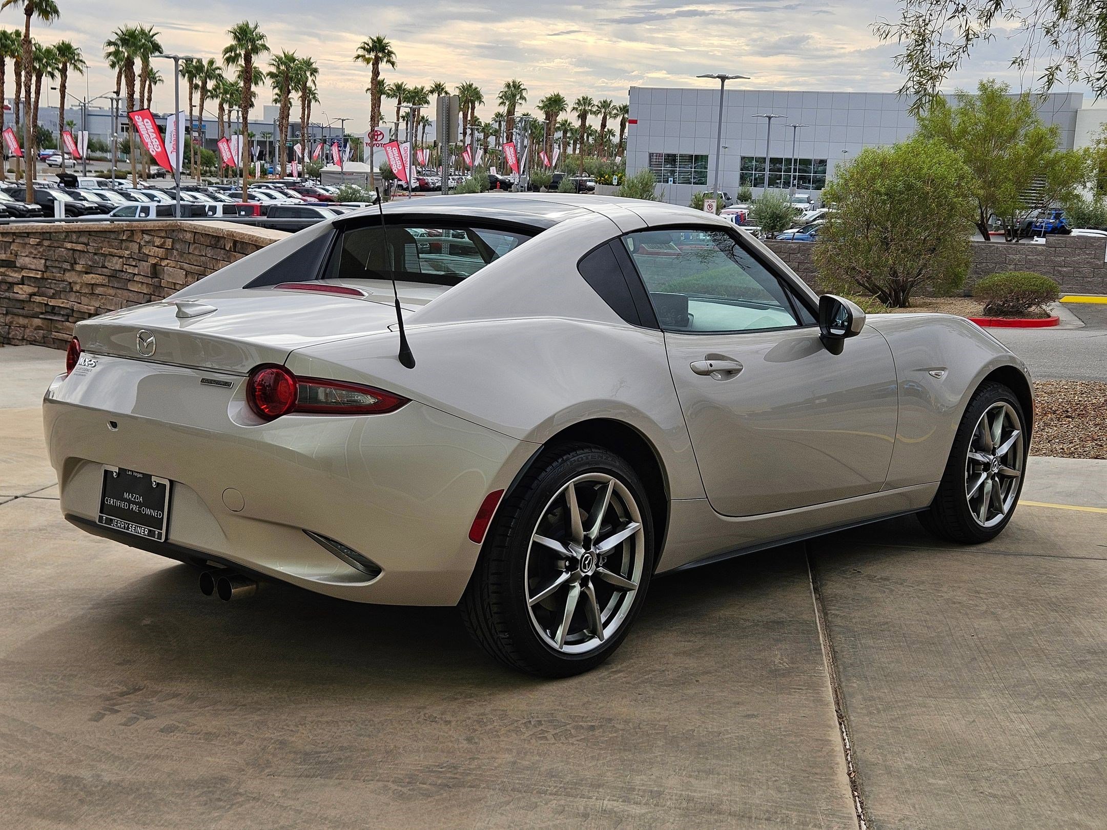 2023 Mazda MX-5 Miata Miata RF Grand Touring photo 5