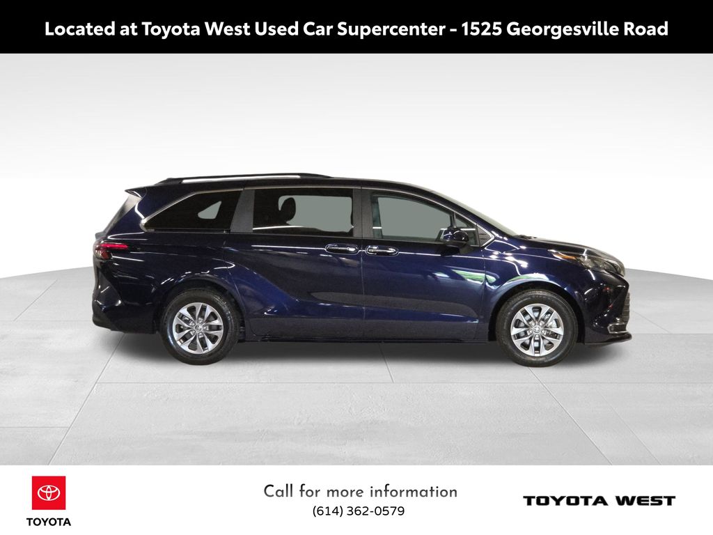 2024 Toyota Sienna XLE photo 4