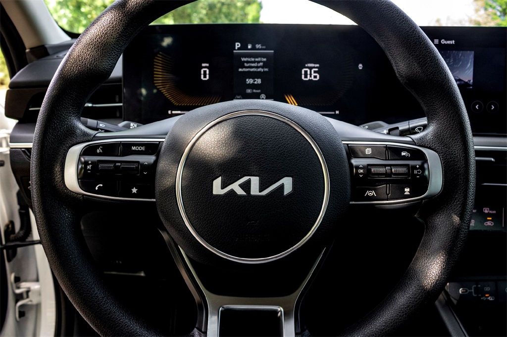 2025 Kia K5 LXS photo 16