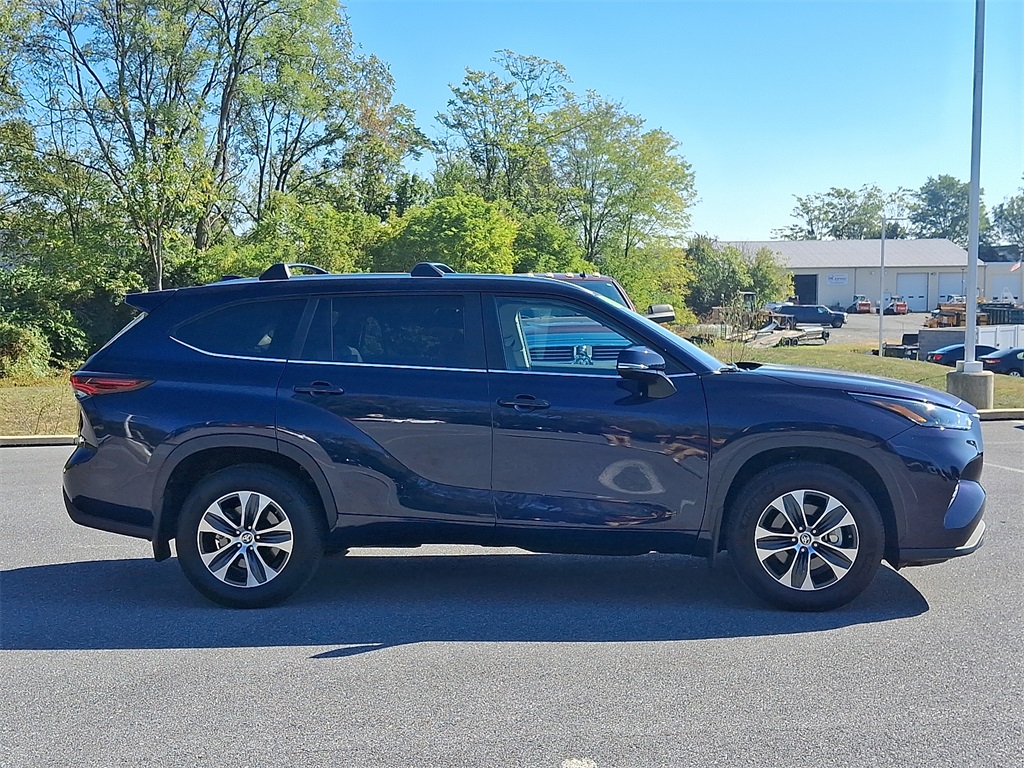 2024 Toyota Highlander XLE photo 4