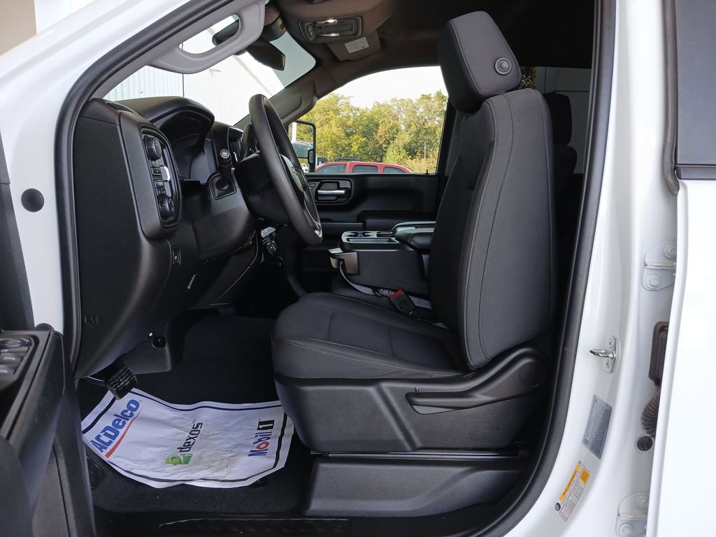 2024 Chevrolet Silverado 2500HD Custom photo 19