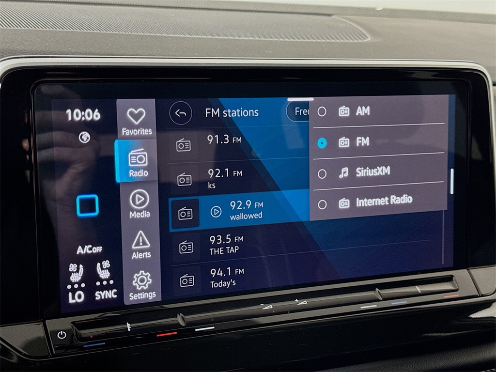 2025 Volkswagen Atlas SE Technology photo 30